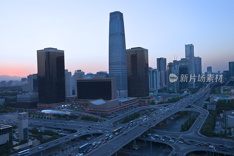 夜晚的北京中央商务区高楼大厦天际线，中国城市景观