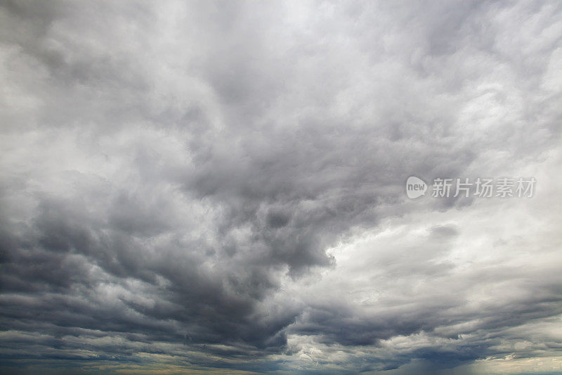 暴雨前的cloudscape