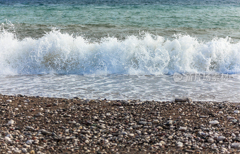 海滩海浪