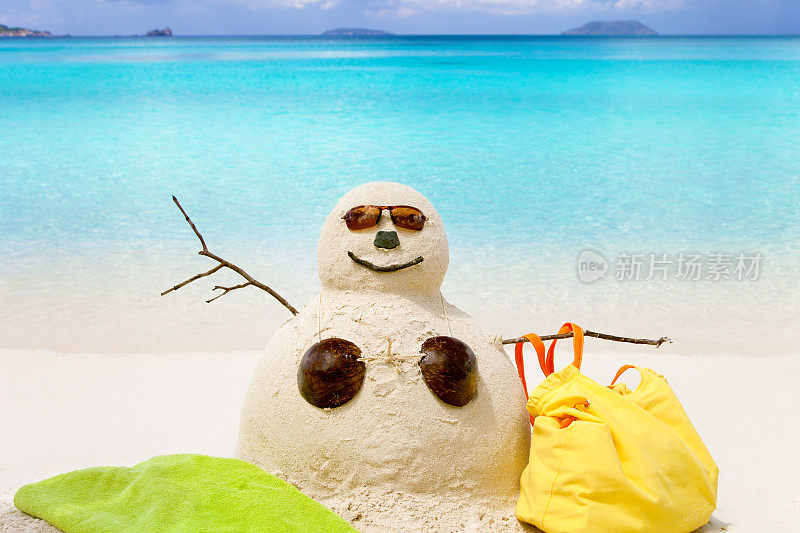 在热带加勒比海滩上的女雪人