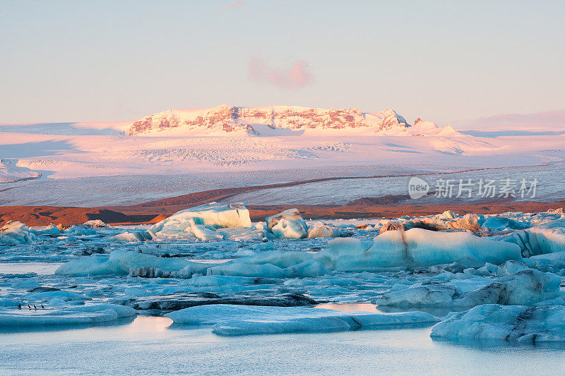 日落时分的Jokulsarlon冰湖