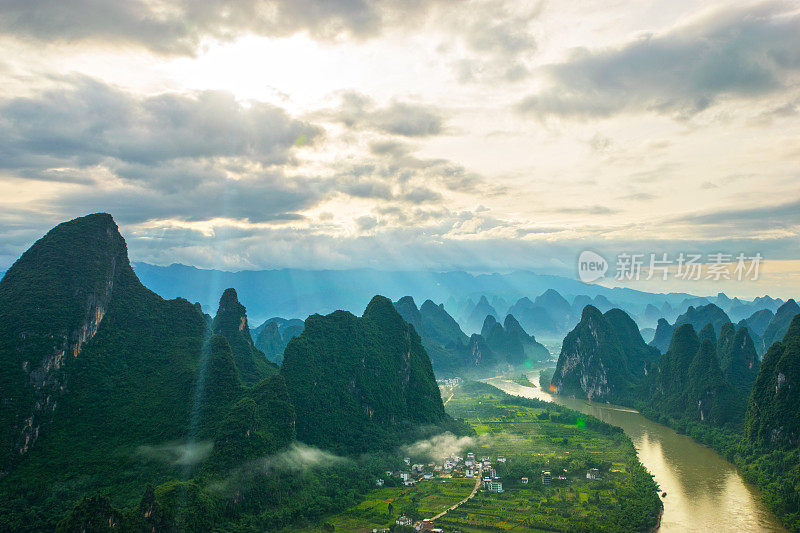 中国桂林梅西尔山景