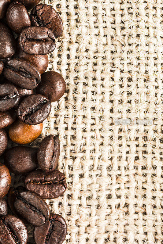 麻袋上的咖啡豆
