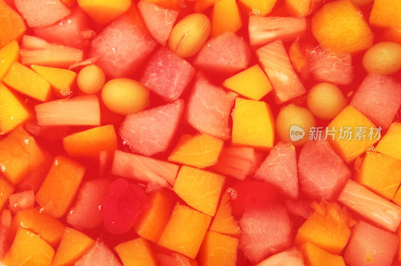 果冻和水果在椭圆形碗
