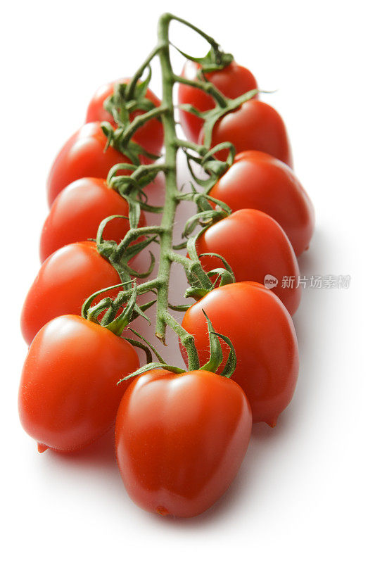 蔬菜:白色背景上孤立的樱桃番茄
