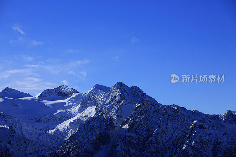 高山冬季景观意大利阿尔卑斯山滑雪胜地