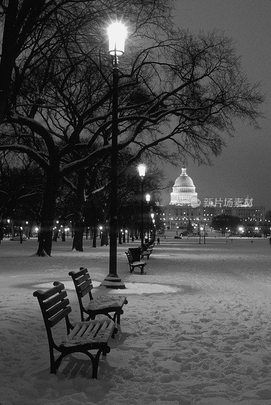 美国国会大厦的雪夜