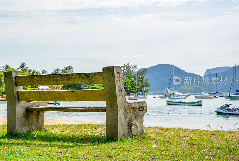 板凳在海滩