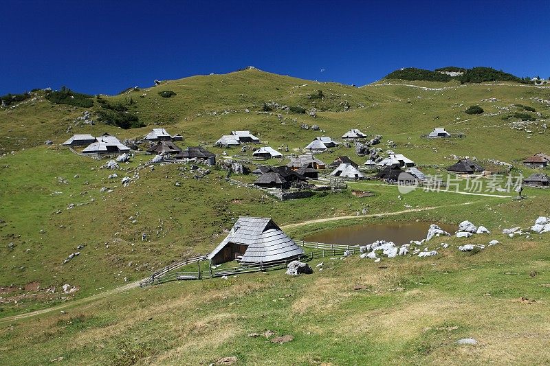 山村韦利卡普莱尼娜