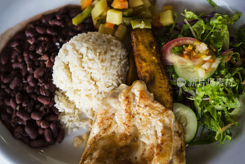 卡萨多斯，哥斯达黎加的传统米饭和豆粉