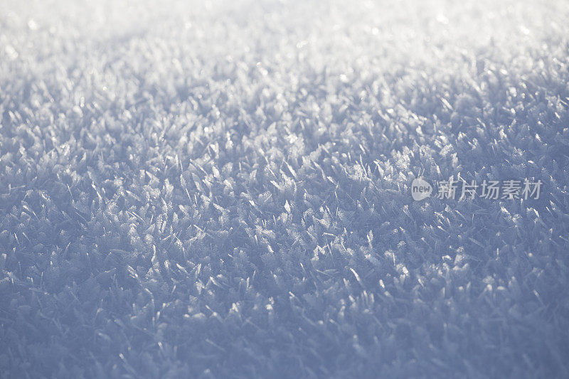 雪花晶体在阴影中。关闭了。