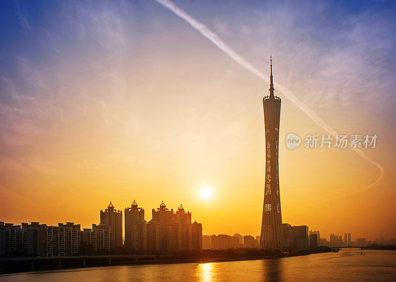 广州塔与温暖的阳光