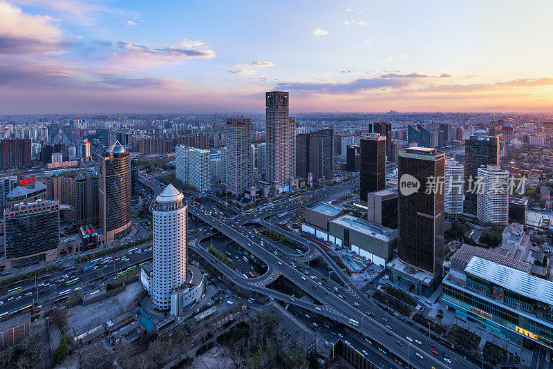 北京CBD下的日落非常壮观