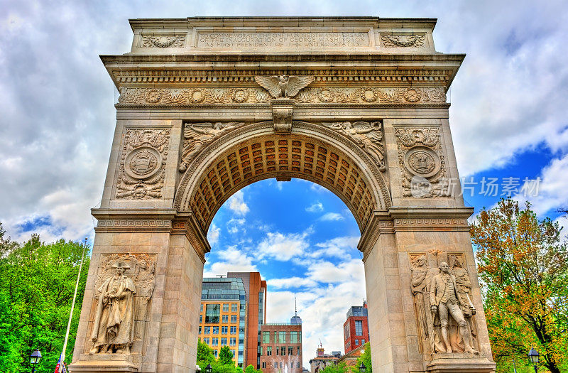 华盛顿广场拱门，位于纽约市曼哈顿的一座大理石凯旋门