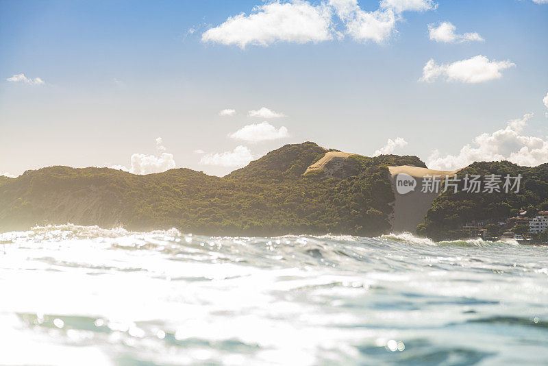 蓬塔内格拉海滩的秃山