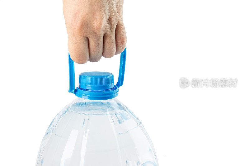一加仑的水在一个大瓶子在手里，五升，水送，干净的饮用水隔离在白色的背景