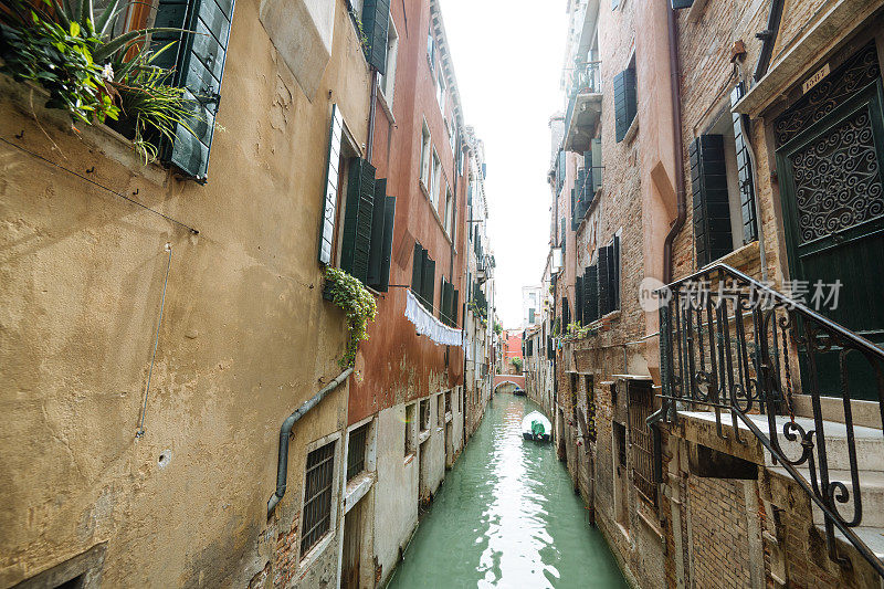 横跨意大利威尼斯的运河