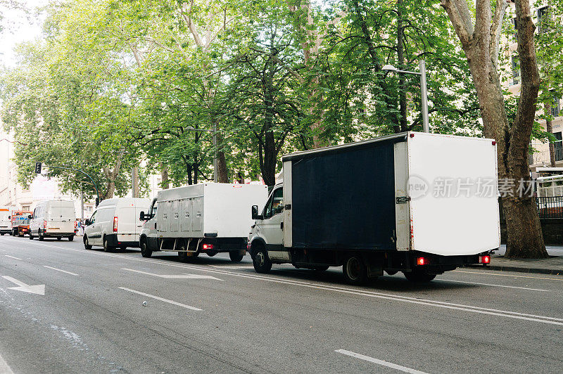 城市里的送货车