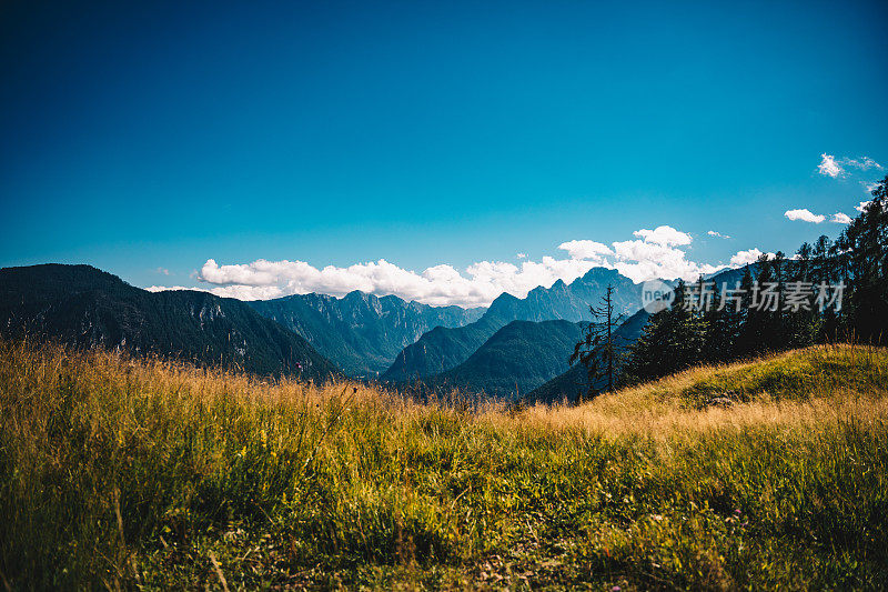 风景如画的特里格拉夫山全景