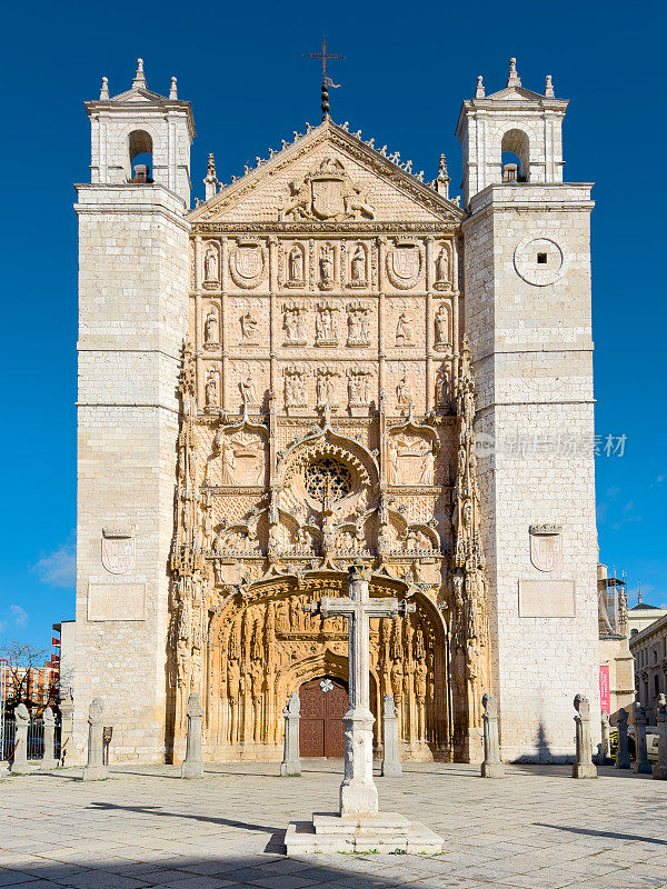 西班牙巴利亚多利德圣巴勃罗教堂。其立面是欧洲Plateresque建筑的最佳范例之一。高质量摄影