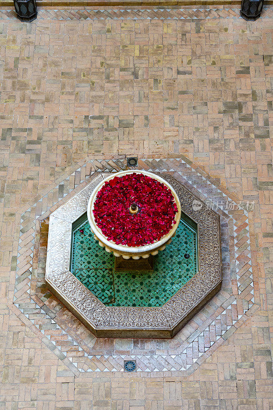 摩洛哥马拉喀什的玫瑰花瓣喷泉