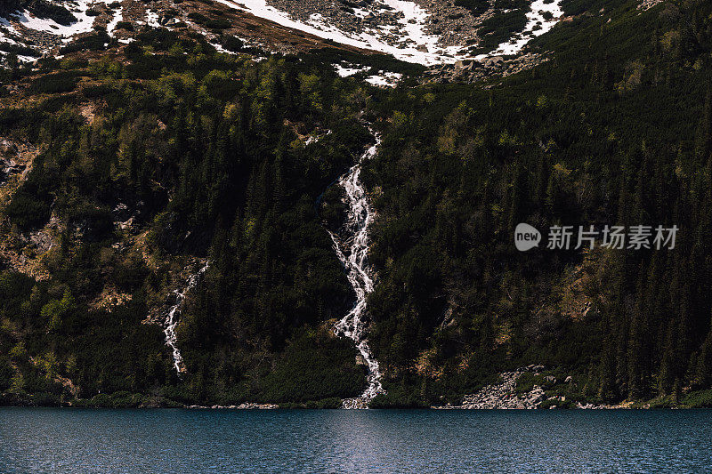 扎科帕内瀑布，塔特拉山脉。莫斯基奥科湖的瀑布。风景优美，旅游观光摄影的波兰自然风光。