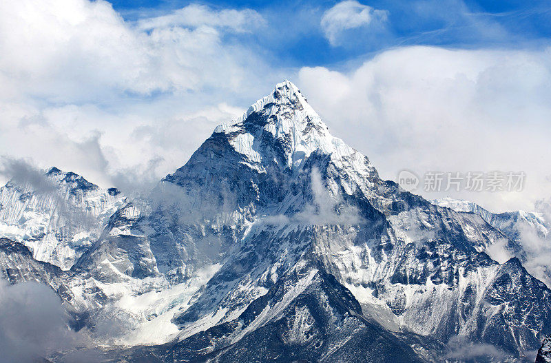 阿玛达布兰山在尼泊尔喜马拉雅山