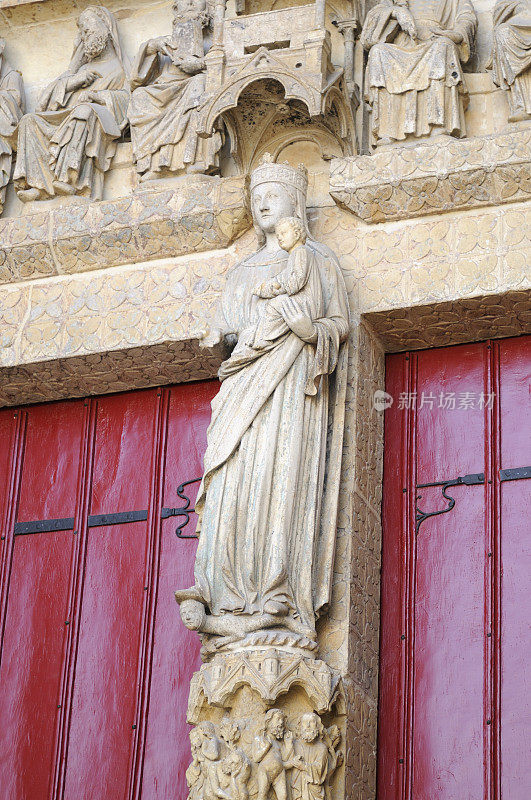 亚眠大教堂的雕像