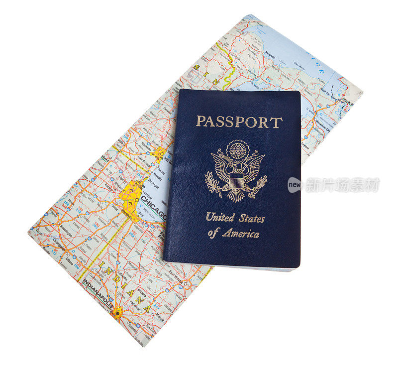 用美国护照和地图旅行