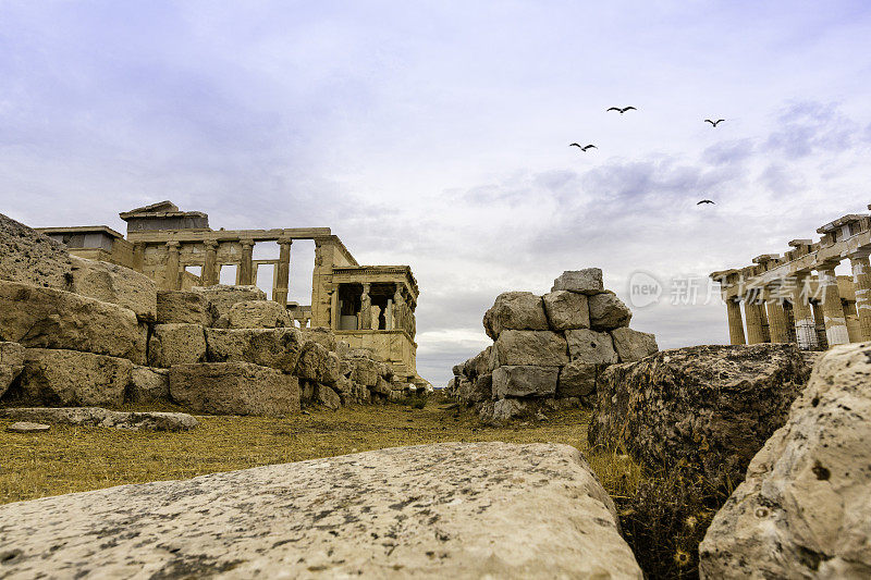 希腊雅典的女像柱和帕台农神庙