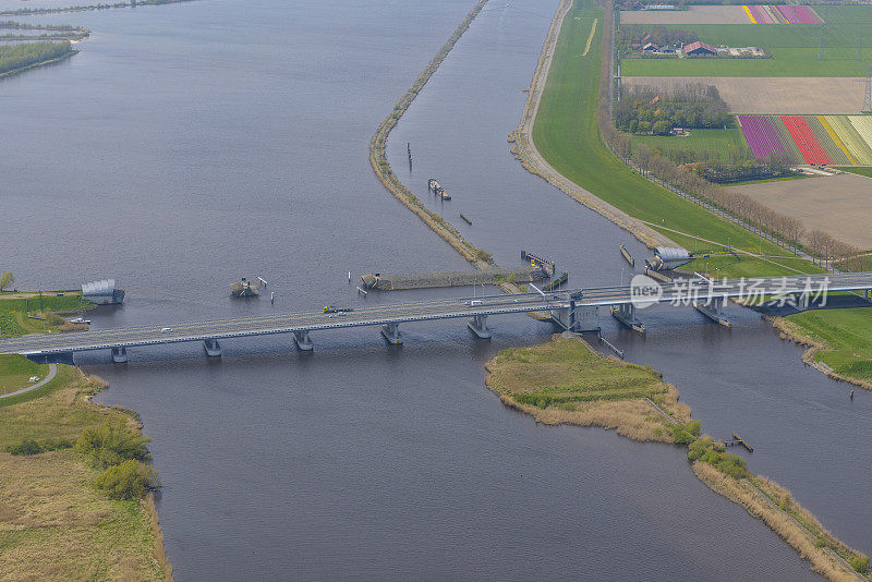 拉姆斯波尔布里奇和风暴屏障与IJssel三角洲的背景