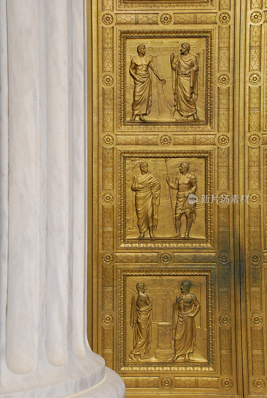 美国最高法院的青铜门