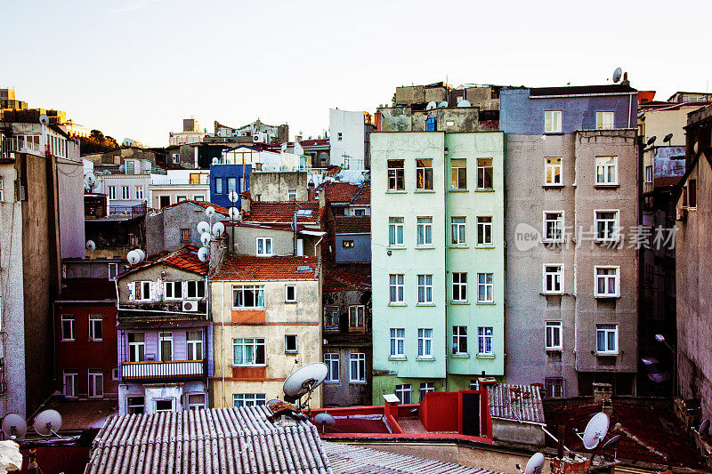 伊斯坦布尔Beyoglu建筑屋顶公寓卫星天线