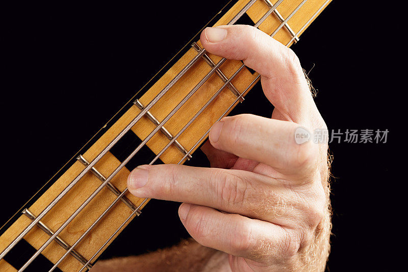 低音吉他教程:用手演奏一个八度音程