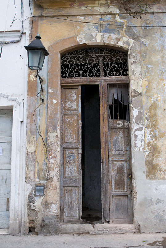 哈瓦那的旧门口