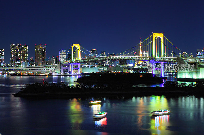 夜晚的东京湾，日本