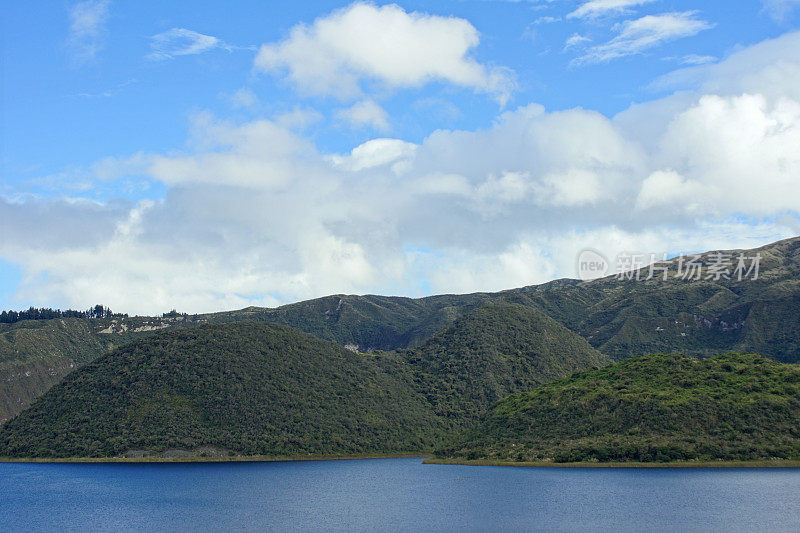 Cuicocha火山口湖