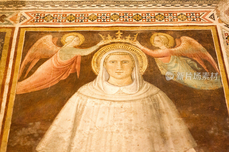 意大利托斯卡纳的阿雷佐:圣方济各教堂中的圣母壁画