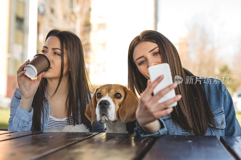 闺蜜和狗狗自拍