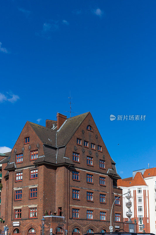 汉堡鱼市建筑立面细节和蓝天