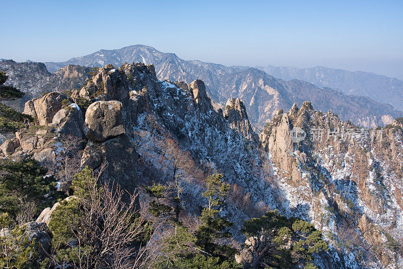 岩石山脊