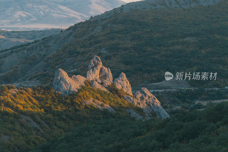 夕阳下克里米亚的群山