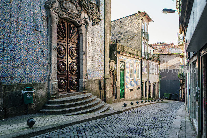 葡萄牙波尔图老城区的街道