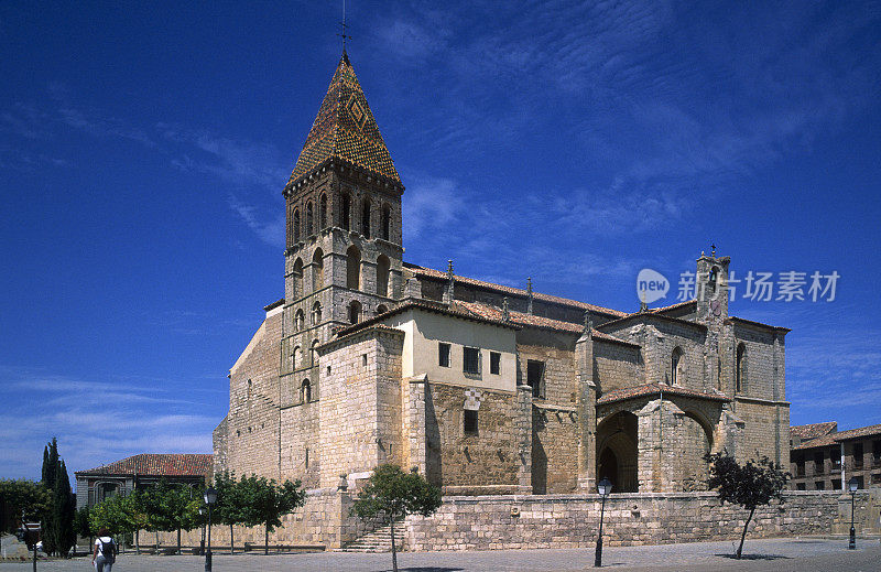 西班牙卡斯蒂利亚莱昂纳瓦的圣尤拉利亚教堂