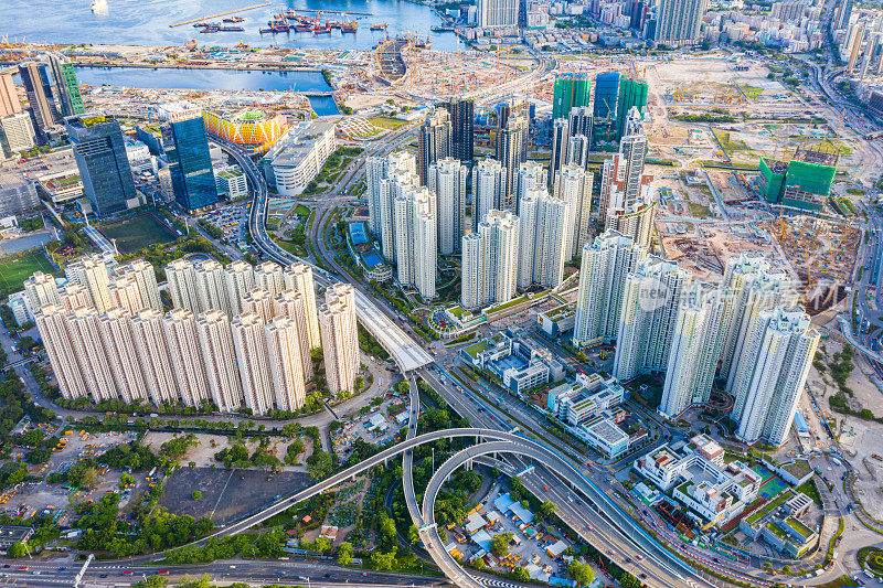 无人机拍摄的晴天空中九龙全景，香港