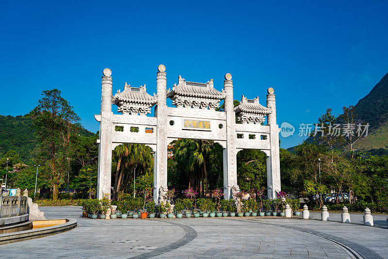 宝莲寺大门和大佛，香港