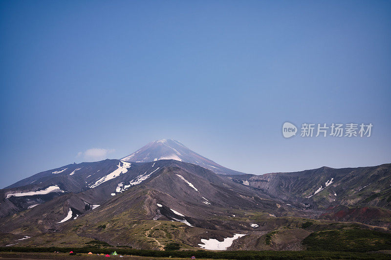 阿瓦钦斯基火山山麓。