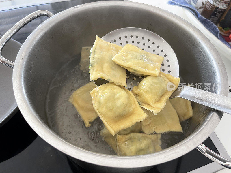 煮饺子