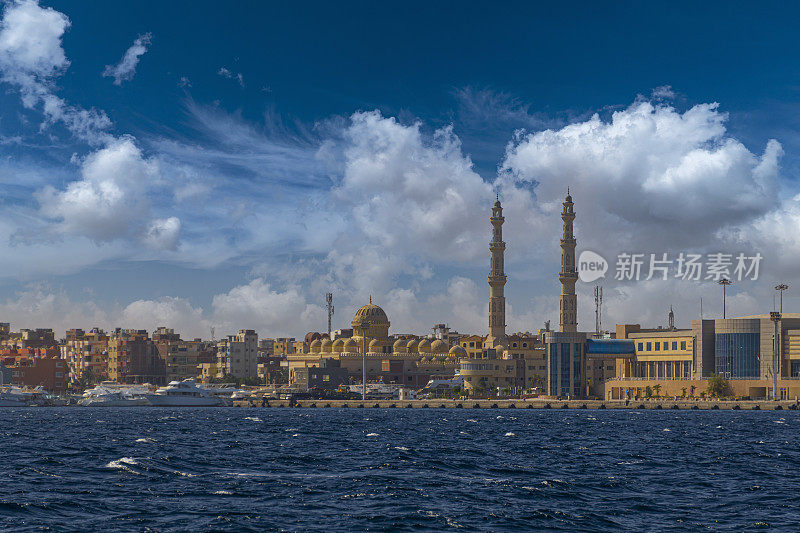 埃及赫尔格达的清真寺和港口