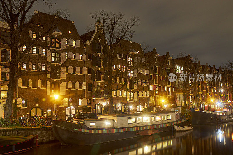 阿姆斯特丹Brouwersgracht运河在晚上